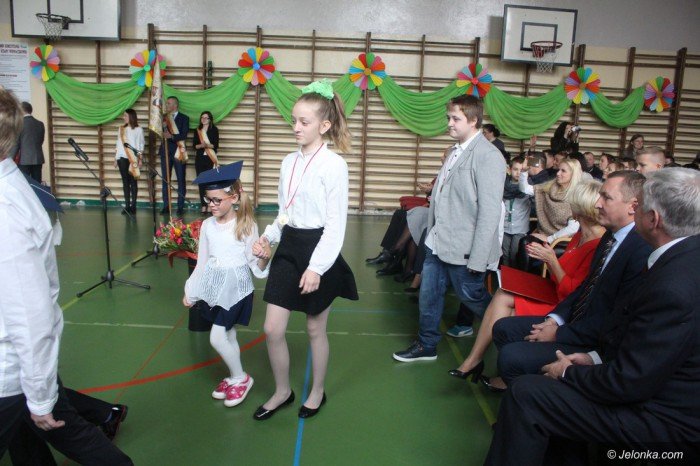 artystyczne-pasowanie-pierwszakow-w-dwojce-foto-65390
