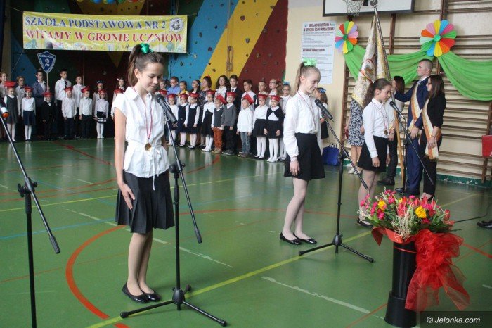 artystyczne-pasowanie-pierwszakow-w-dwojce-foto-65390