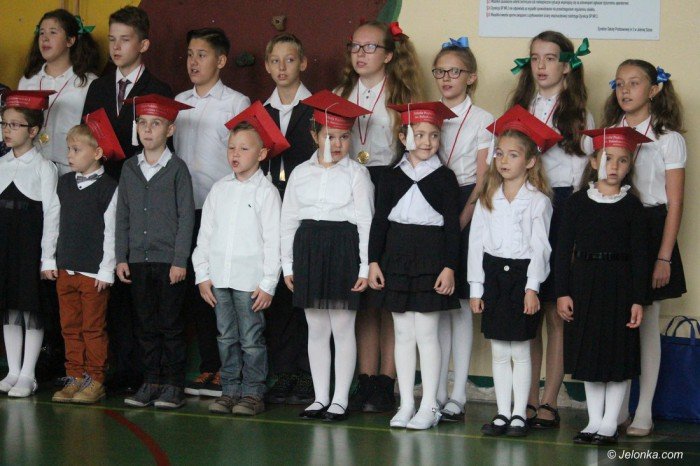 artystyczne-pasowanie-pierwszakow-w-dwojce-foto-65390