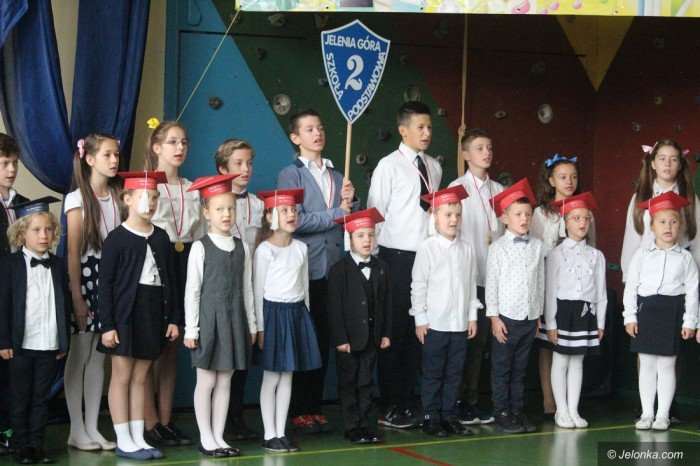 artystyczne-pasowanie-pierwszakow-w-dwojce-foto-65390