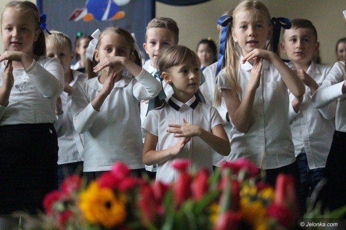 artystyczne-pasowanie-pierwszakow-w-dwojce-foto-65390
