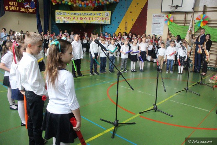 artystyczne-pasowanie-pierwszakow-w-dwojce-foto-65390