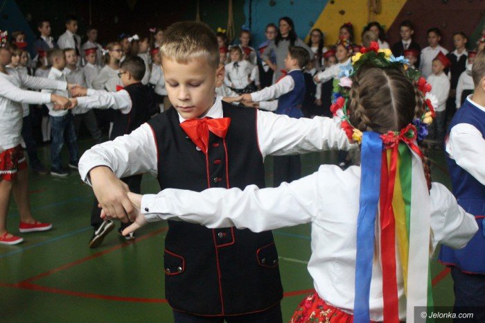 artystyczne-pasowanie-pierwszakow-w-dwojce-foto-65390