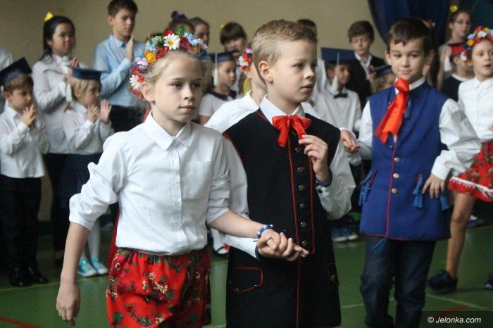 artystyczne-pasowanie-pierwszakow-w-dwojce-foto-65390