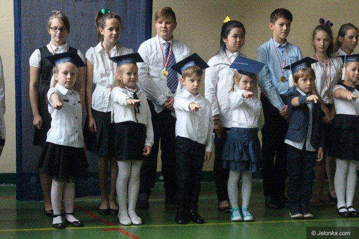 artystyczne-pasowanie-pierwszakow-w-dwojce-foto-65390