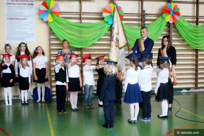 artystyczne-pasowanie-pierwszakow-w-dwojce-foto-65390