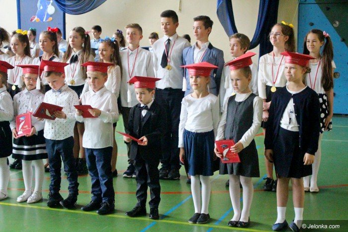 artystyczne-pasowanie-pierwszakow-w-dwojce-foto-65390