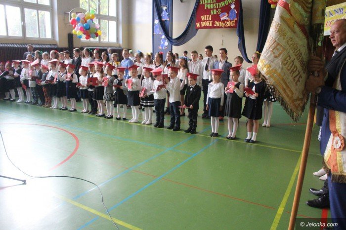 artystyczne-pasowanie-pierwszakow-w-dwojce-foto-65390