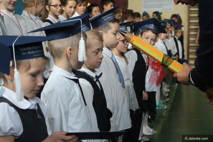 artystyczne-pasowanie-pierwszakow-w-dwojce-foto-65390