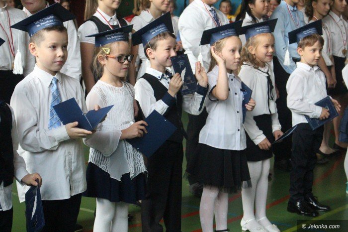artystyczne-pasowanie-pierwszakow-w-dwojce-foto-65390