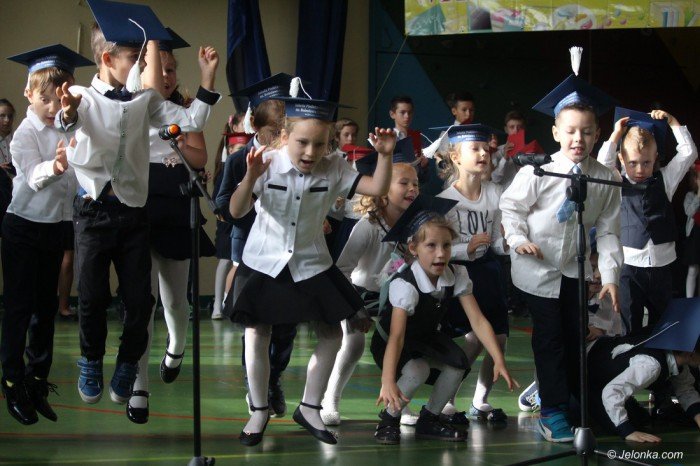 artystyczne-pasowanie-pierwszakow-w-dwojce-foto-65390