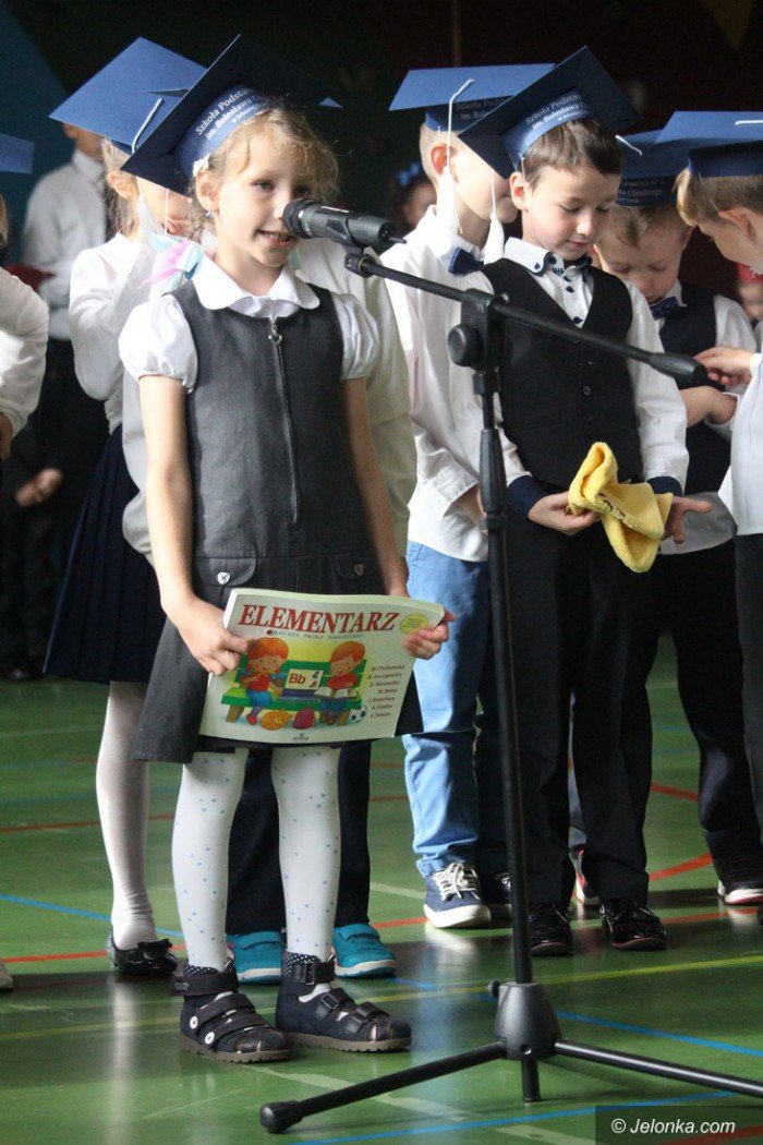 artystyczne-pasowanie-pierwszakow-w-dwojce-foto-65390