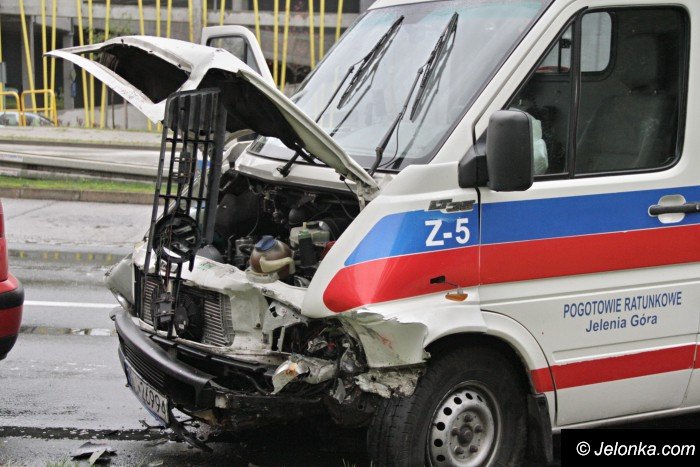 karambol-przy-nowym-rynku-z-udziaem-karetki-aktualizacja-foto-65394
