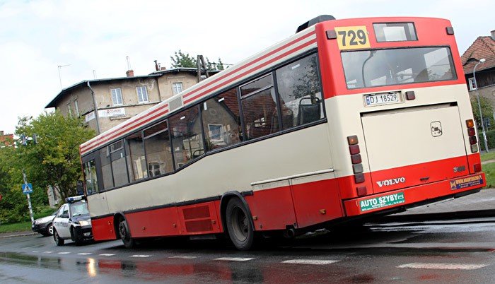 zajecha-droge-autobusowi-do-szpitala-trafia-75latka-foto-65419