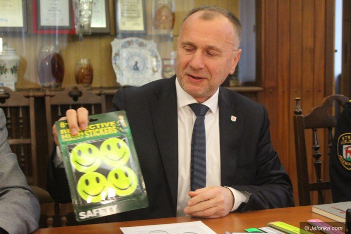 odblaski-dla-pieszych-i-bezpieczenstwo-na-cmentarzach-foto-65479
