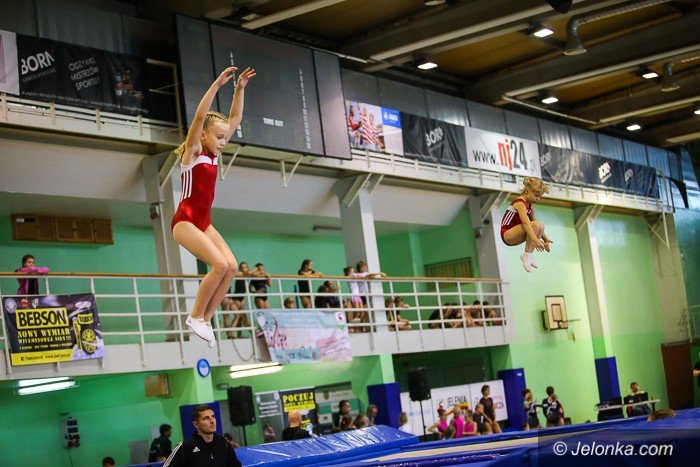wysokie-loty-w-hali-przy-zotniczej-foto-65509
