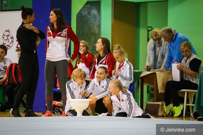 wysokie-loty-w-hali-przy-zotniczej-foto-65509