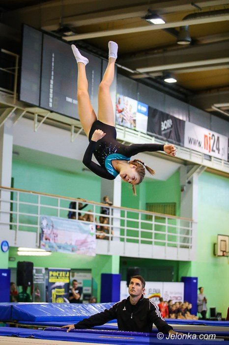 wysokie-loty-w-hali-przy-zotniczej-foto-65509