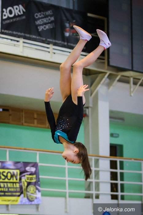 wysokie-loty-w-hali-przy-zotniczej-foto-65509