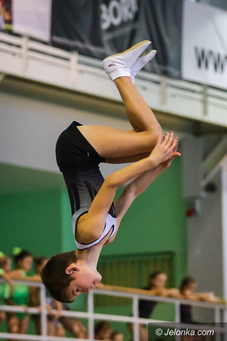 wysokie-loty-w-hali-przy-zotniczej-foto-65509