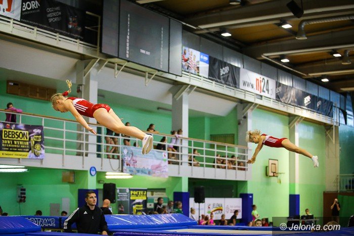 wysokie-loty-w-hali-przy-zotniczej-foto-65509