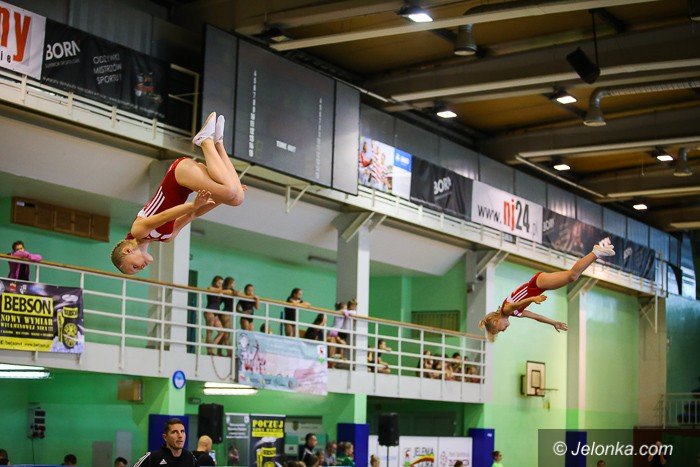 wysokie-loty-w-hali-przy-zotniczej-foto-65509