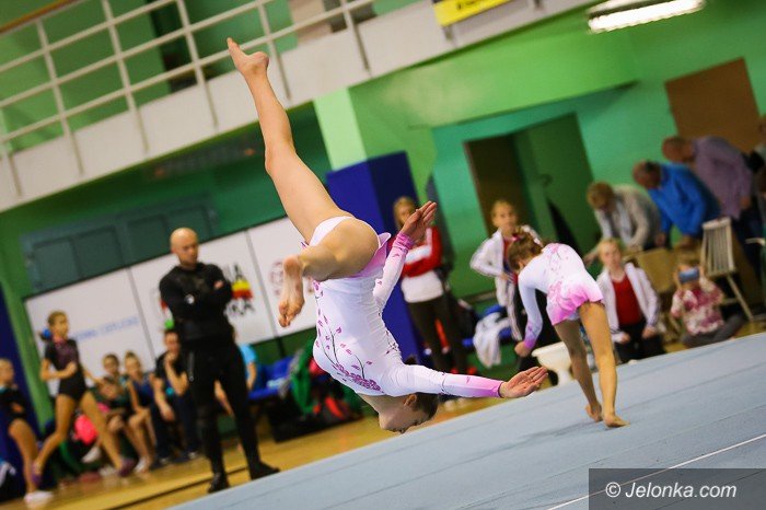 wysokie-loty-w-hali-przy-zotniczej-foto-65509
