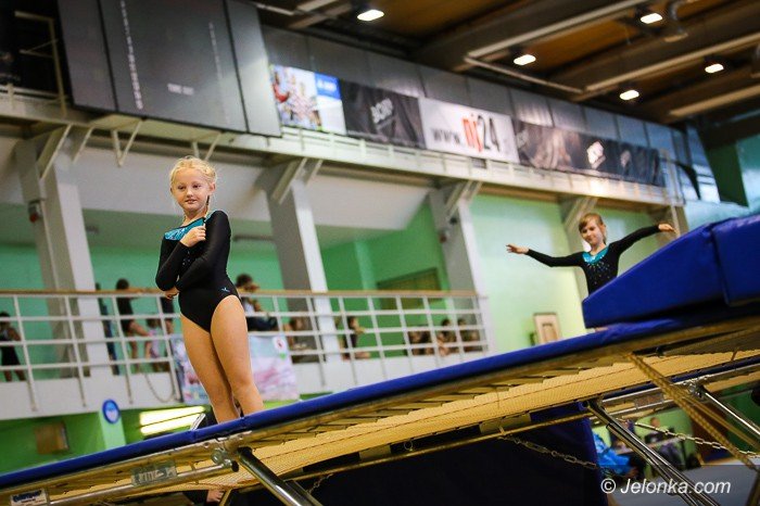 wysokie-loty-w-hali-przy-zotniczej-foto-65509