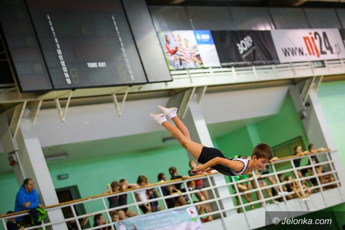 wysokie-loty-w-hali-przy-zotniczej-foto-65509