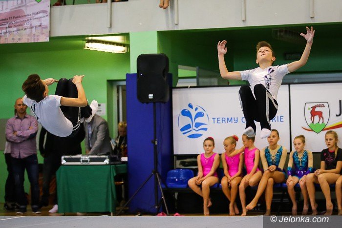 wysokie-loty-w-hali-przy-zotniczej-foto-65509