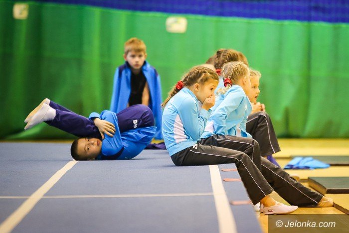 wysokie-loty-w-hali-przy-zotniczej-foto-65509