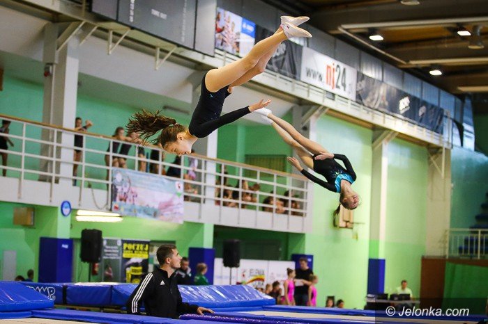 wysokie-loty-w-hali-przy-zotniczej-foto-65509
