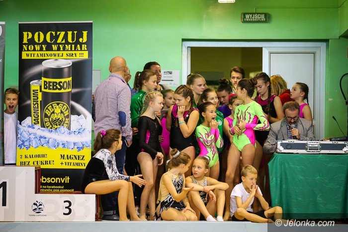 wysokie-loty-w-hali-przy-zotniczej-foto-65509