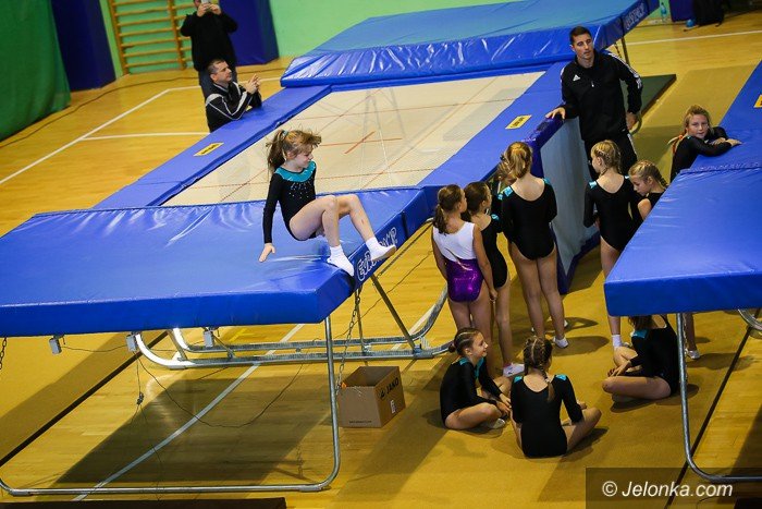 wysokie-loty-w-hali-przy-zotniczej-foto-65509