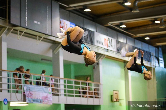 wysokie-loty-w-hali-przy-zotniczej-foto-65509