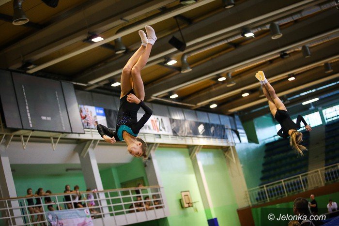 wysokie-loty-w-hali-przy-zotniczej-foto-65509