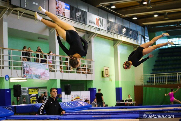 wysokie-loty-w-hali-przy-zotniczej-foto-65509