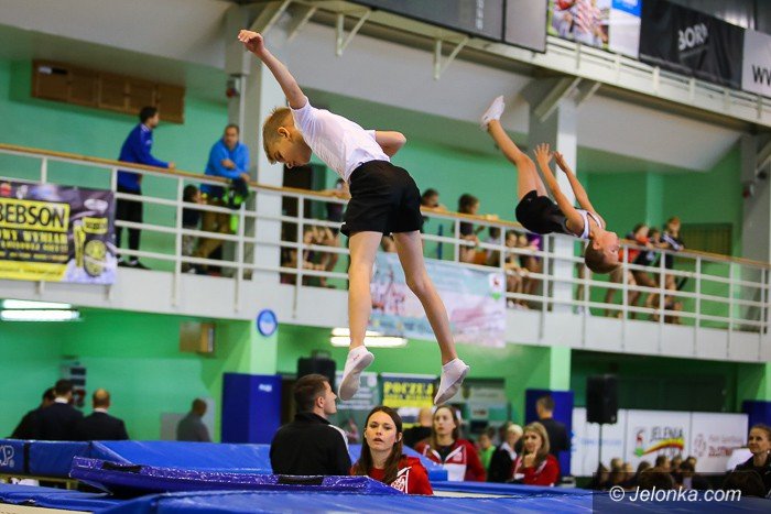 wysokie-loty-w-hali-przy-zotniczej-foto-65509