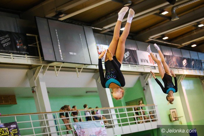 wysokie-loty-w-hali-przy-zotniczej-foto-65509