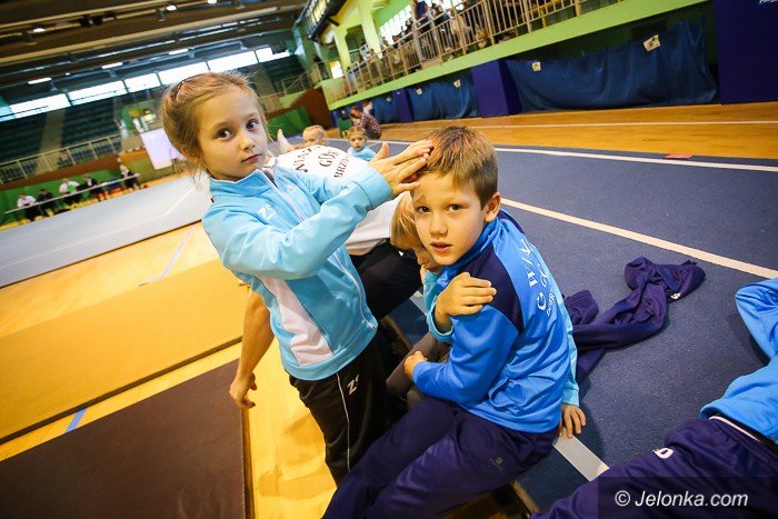 wysokie-loty-w-hali-przy-zotniczej-foto-65509
