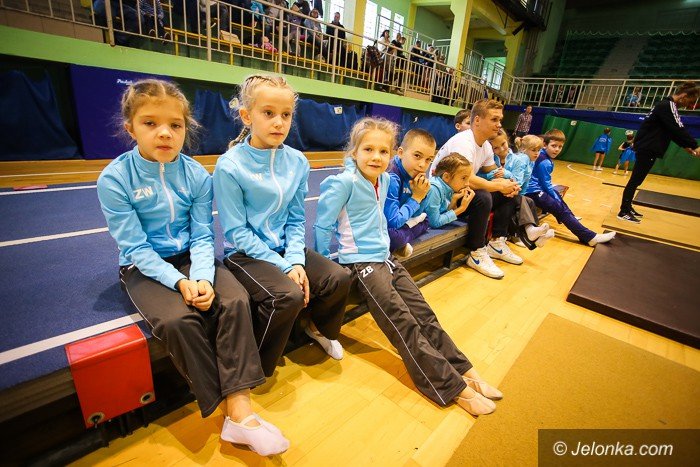 wysokie-loty-w-hali-przy-zotniczej-foto-65509
