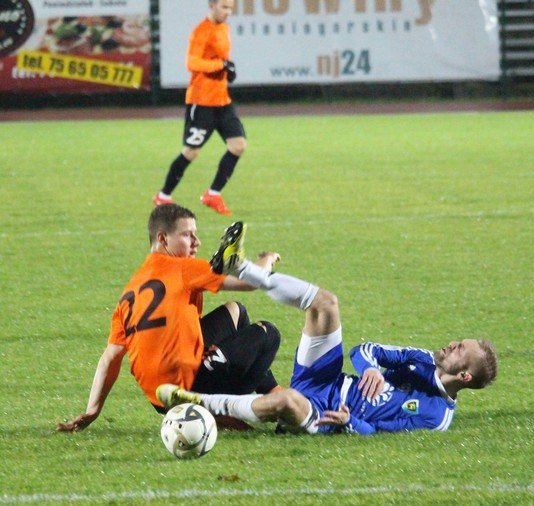 biaoniebiescy-zmierzyli-sie-z-liderem-foto-65612