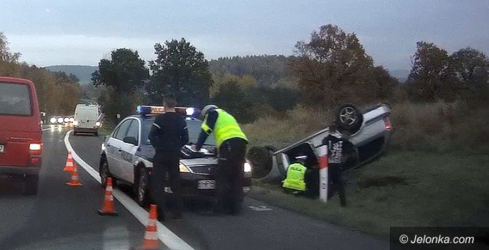 pijany-kierowca-wjecha-do-rowu-i-dachowa-foto-video-65686