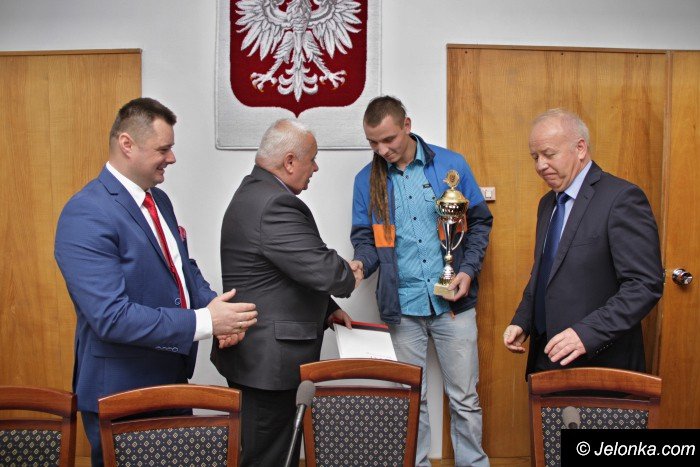 sesja-w-powiecie-kowary-przejey-liceum-foto-65697