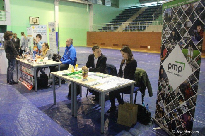 nie-tylko-modzi-szukali-pracy-na-targach-foto-65714