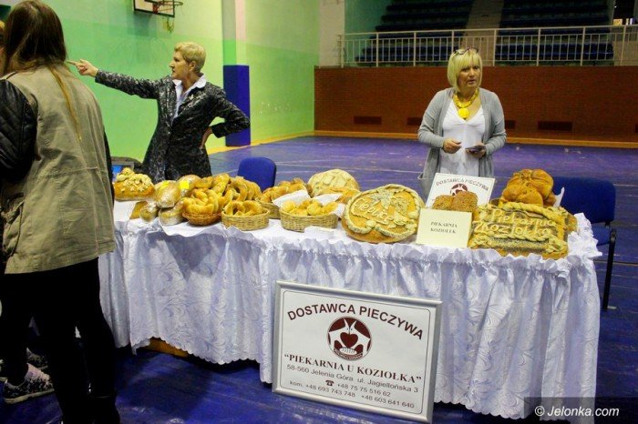 nie-tylko-modzi-szukali-pracy-na-targach-foto-65714