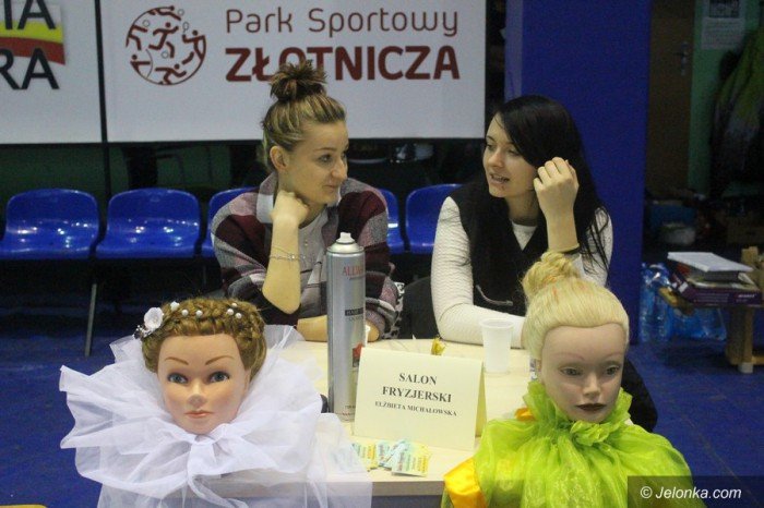 nie-tylko-modzi-szukali-pracy-na-targach-foto-65714
