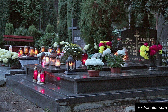 jeleniogorzanie-odwiedzaja-groby-bliskich-foto-65760