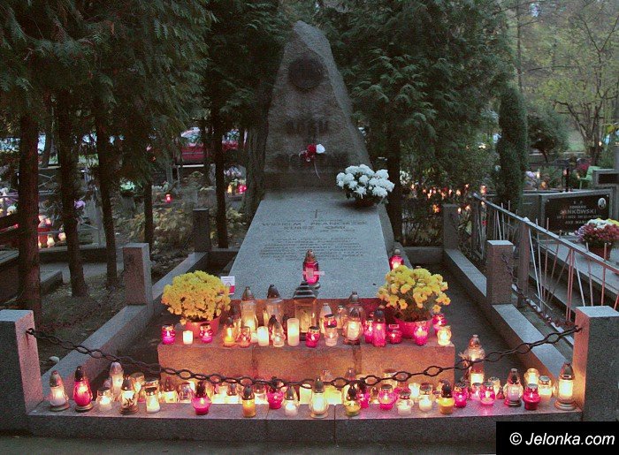 jeleniogorzanie-odwiedzaja-groby-bliskich-foto-65760