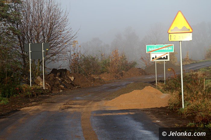 zamknieta-droga-jezow-sudeckiczernica-foto-65876